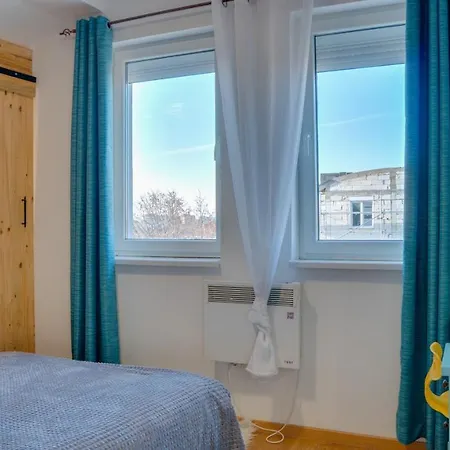 Yang - Hot Tub, Sauna, Lägenhet Novi Sad