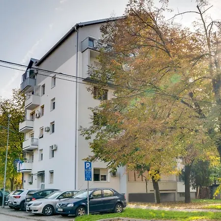 Yang - Hot Tub, Sauna, *