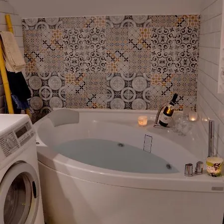 Lägenhet Yang - Hot Tub, Sauna, Novi Sad