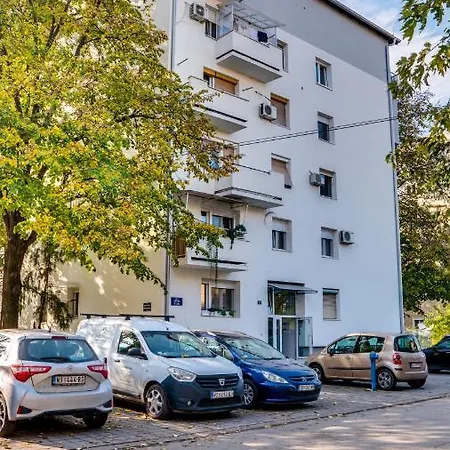 Yang - Hot Tub, Sauna, Lägenhet *