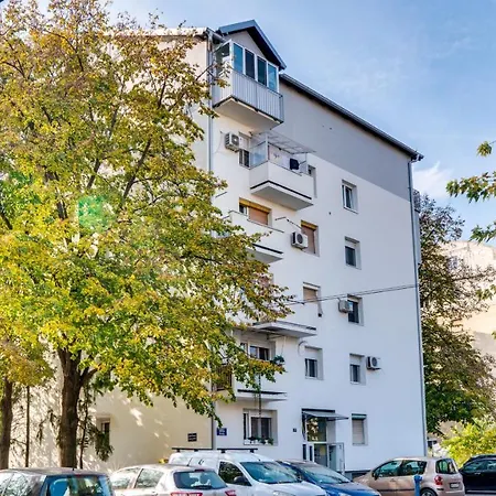 Yang - Hot Tub, Sauna, Novi Sad