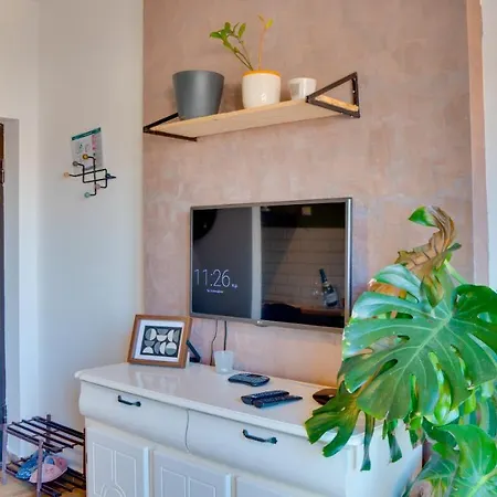 Yang - Hot Tub, Sauna, Novi Sad