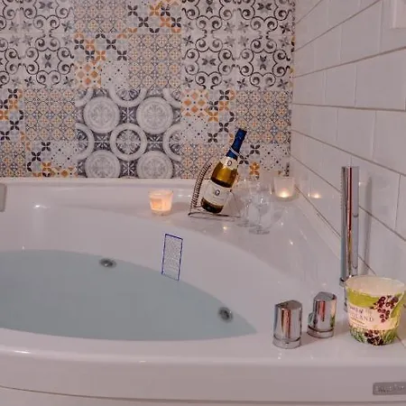 Yang - Hot Tub, Sauna, Novi Sad