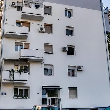 Yang - Hot Tub, Sauna, * Novi Sad