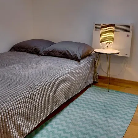 Yang - Hot Tub, Sauna, Lägenhet Novi Sad