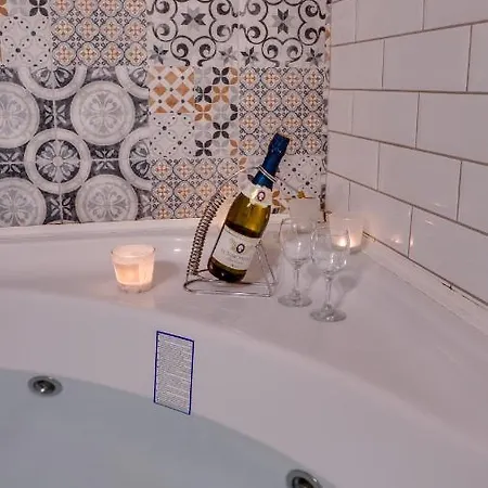 Yang - Hot Tub, Sauna, * Novi Sad