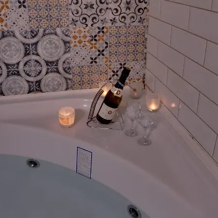 Yang - Hot Tub, Sauna, Lägenhet